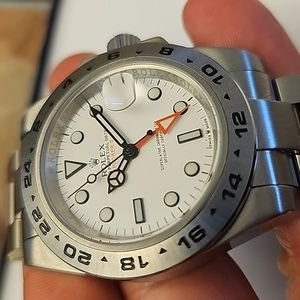 Prop watch in excellent aestethic and working condition